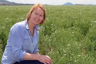 2015 RDANI Innovation of the Year was Lively Linseed, received by Jacqueline Donoghue. She is pictured here in a Mullaley linseed crop.